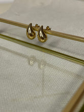 Charger l'image dans la galerie, MELANIE boucles en forme de goutte
